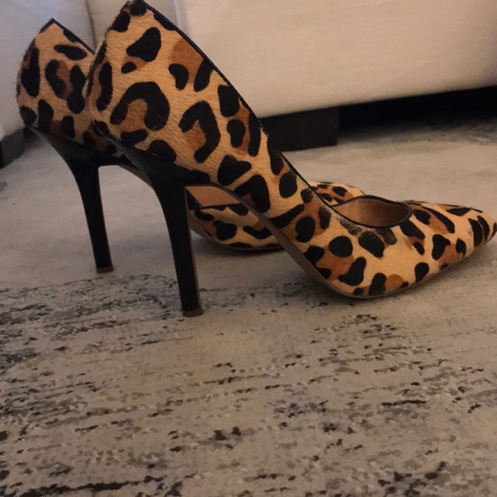 BCBGeneration leopard pointed toe heel size 10 - Picture 6 of 6